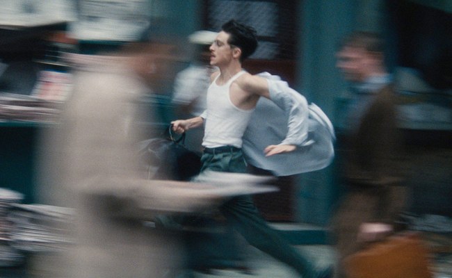 Watch: Die Gewinner:innen bei den Critics Choice und ein Verliebter Timothée Chalamet