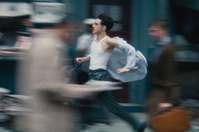 Watch: Die Gewinner:innen bei den Critics Choice und ein Verliebter Timothée Chalamet