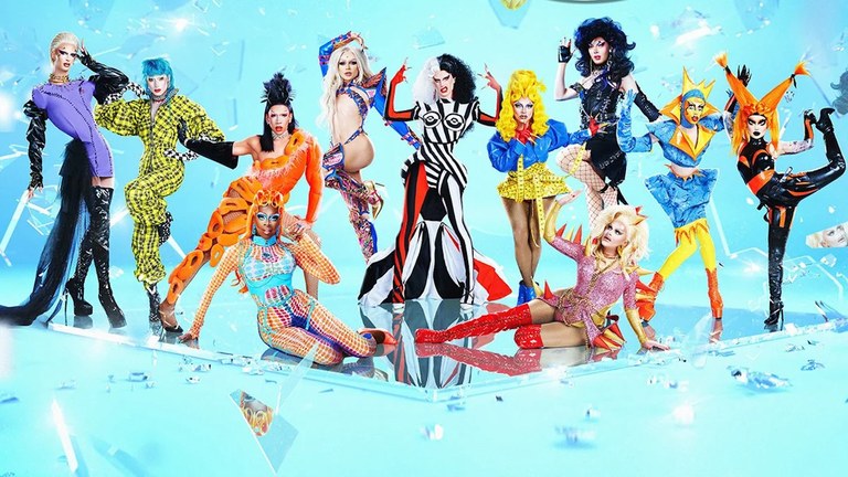 Watch: Die Queens von Drag Race Germany sind bekannt - und auch zwei Schweizerinnen sind dabei!