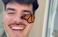 Watch: Die Queer Community fliegt auf "Butterfly Dad"