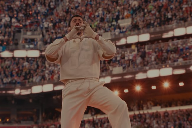 Watch: Die queeren Highlights des Super Bowl 2026