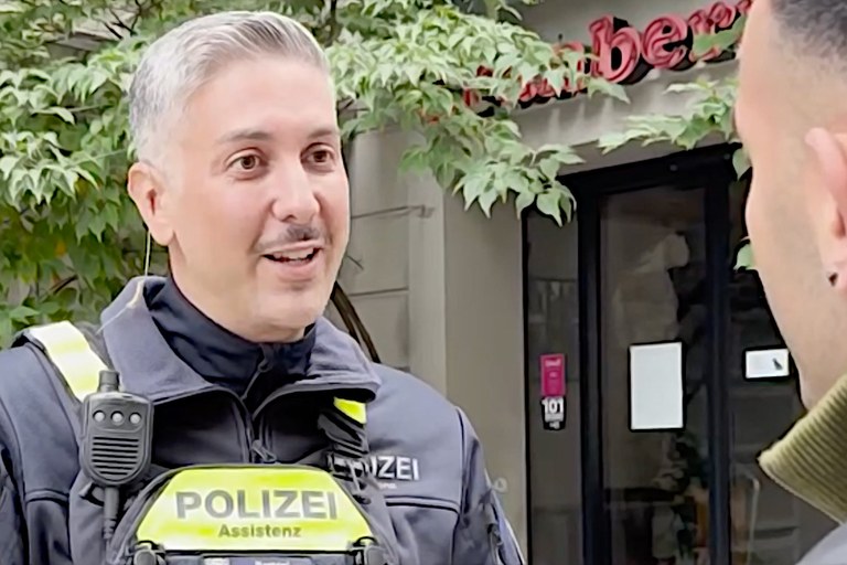 Watch: Die Stadtpolizei Zürich hat eine neue LGBTIQ-Ansprechperson