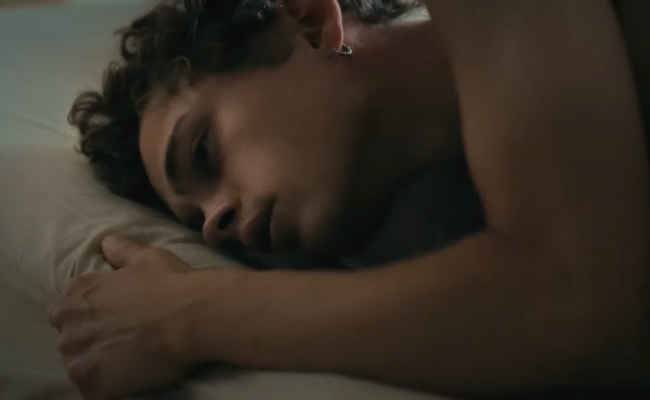 Watch: Die Suche nach Anerkennung und Liebe eines Teenagers