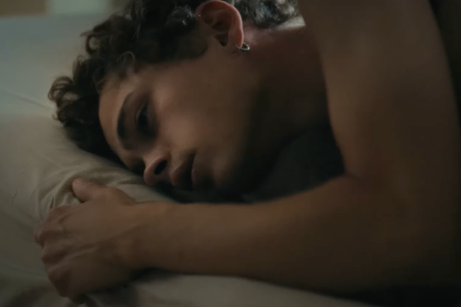 Watch: Die Suche nach Anerkennung und Liebe eines Teenagers