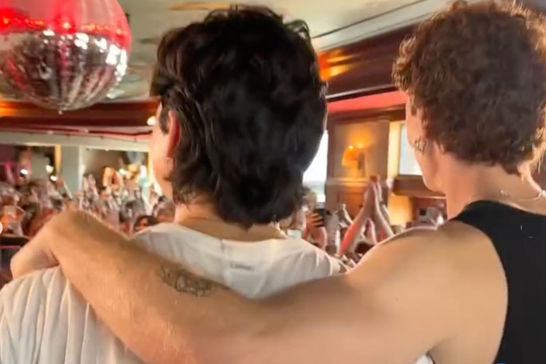 Watch: Dies sind die Gewinner der Heated Rivalry-Lookalike-Competition