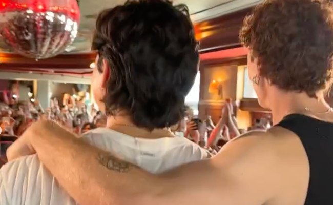 Watch: Dies sind die Gewinner der Heated Rivalry-Lookalike-Competition