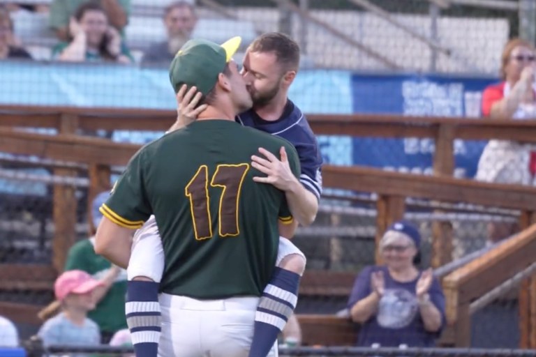 Watch: Diese beiden Baseballspieler feiern Heated Rivalry