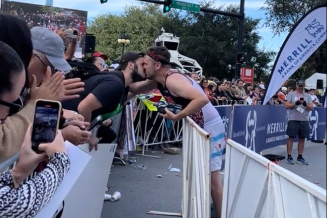 Watch: Dieser Marathonläufer unterbricht sein Rennen für einen Heiratsantrag
