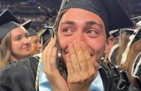 Watch: Dieser Telefonanruf mit seiner Mutter geht gerade viral...