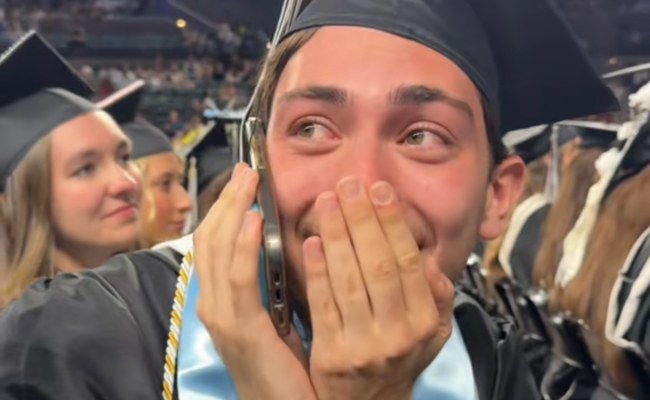 Watch: Dieser Telefonanruf mit seiner Mutter geht gerade viral...