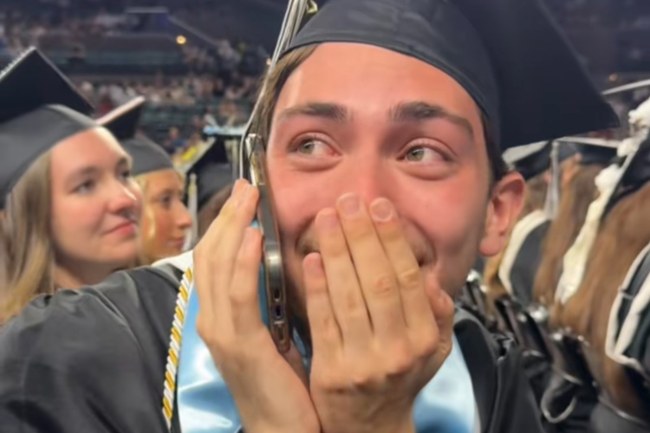 Watch: Dieser Telefonanruf mit seiner Mutter geht gerade viral...