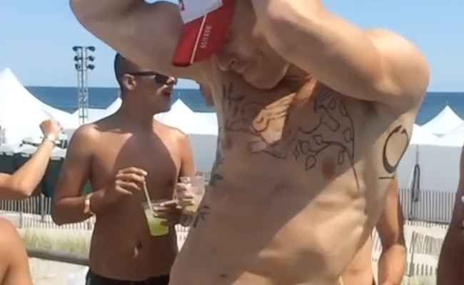 Watch: Doku über das queere Paradies: Finding Fire Island
