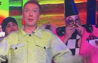 Watch: Drag Queen snifft Poppers live im britischen TV