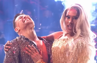 Watch: Drag Race-Star schreibt Herstory und gewinnt Strictly Come Dancing