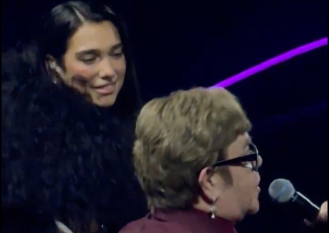 Watch: Dua Lipa holt Elton John für Cold Heart auf die Bühne