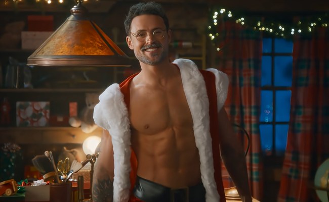 Watch: Dylan Efron spielt den sexy Weihnachtsmann