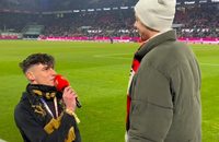 Watch: Ein Heiratsantrag im vollen Fussballstadion des 1. FC Köln