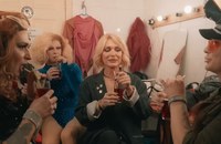 Watch: Ein intimer Einblick in die Queer Community der Ukraine