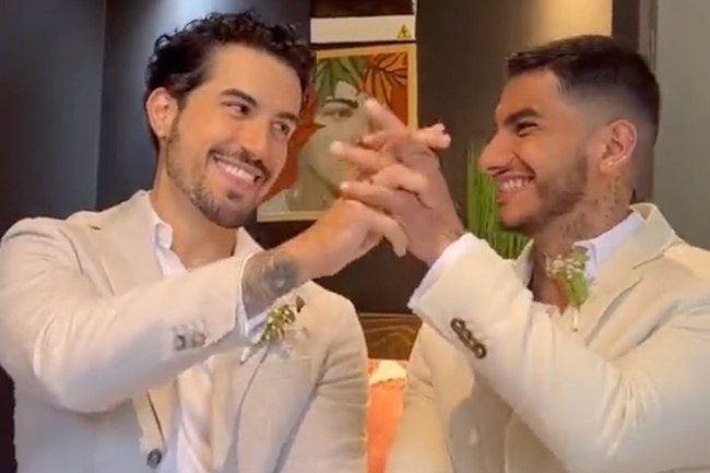 Watch: Ein kleiner Schritt auf dem Mobile, aber ein grosser Schritt für ihre Ehe :)