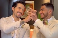 Watch: Ein kleiner Schritt auf dem Mobile, aber ein grosser Schritt für ihre Ehe :)