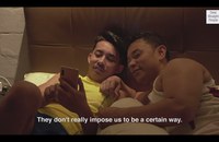 Watch: Ein schwules Paar, wo es eigentlich illegal ist