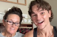 Watch: Ein Sohn, seine Männer, sein OnlyFans-Account... und seine Mutter