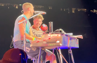 Watch: Ein unglaublich emotionaler Moment während dem Coldplay-Konzert