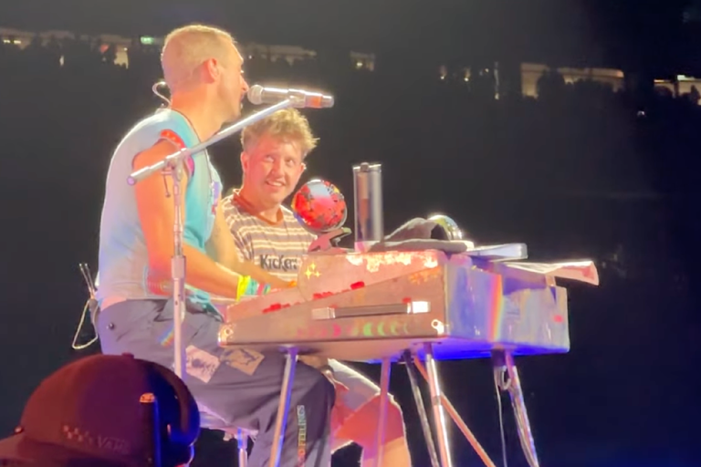 Watch: Ein unglaublich emotionaler Moment während dem Coldplay-Konzert