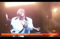 Watch: Elton John bricht Konzert unter Tränen ab