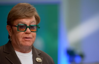 Watch: Elton John mit unerfreulichem Gesundheits-Update