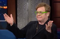 Watch: Elton John schaute bei Stephen Colbert vorbei