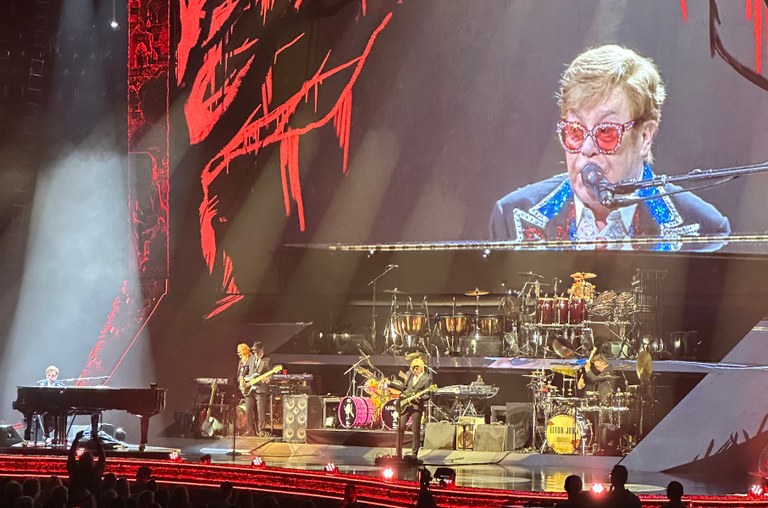 Watch: Elton John verabschiedet sich von der Schweiz