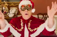 Watch: Elton John wünscht mit seiner Familie frohe Weihnachten