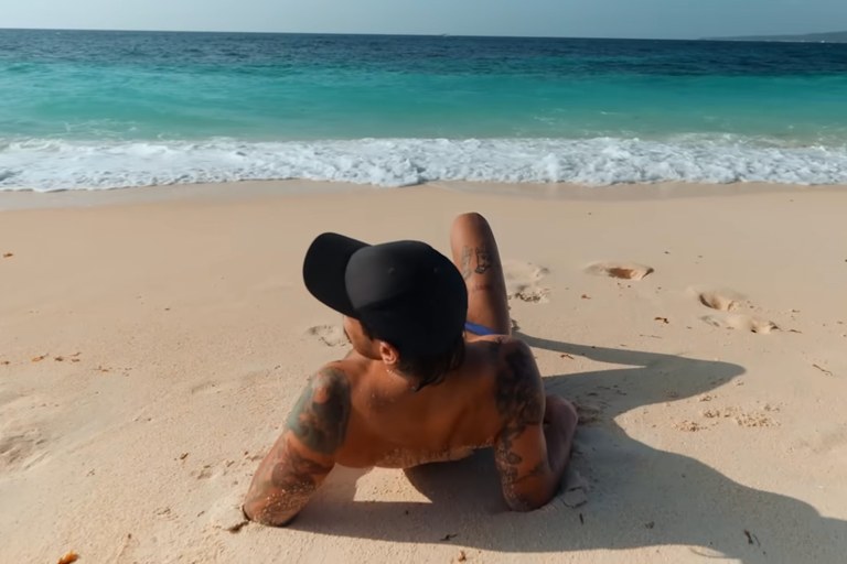 Watch: Entdecke die Philippinen mit Grindr: Host or Travel