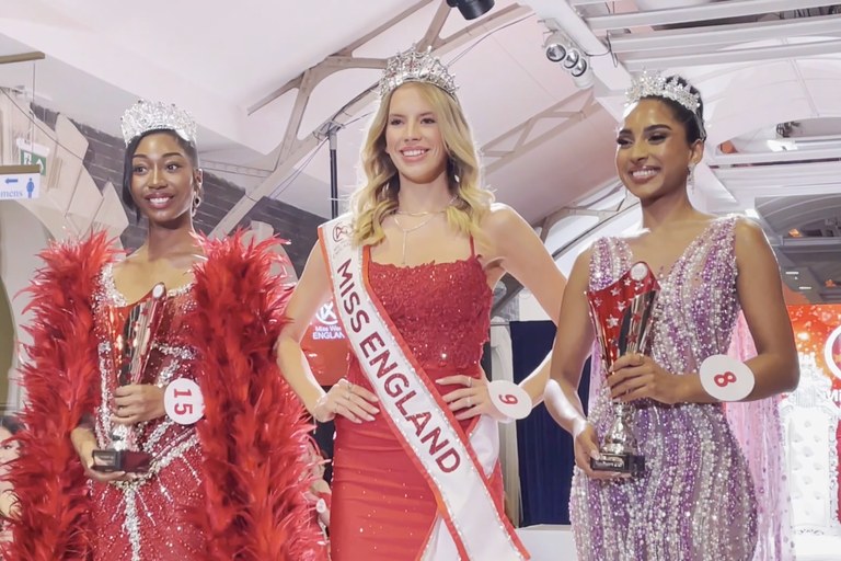 Watch: Erstmals wird eine lesbische Frau zur Miss England gekürt