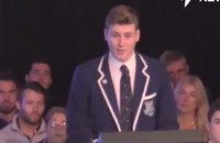 Watch: Finn (17) und sein Coming Out an einer katholischen Schule
