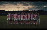 Watch: Gay Rugby Team und Caitlyn Jenner in H&M Kampagne