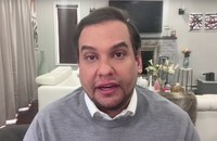 Watch: George Santos Tränen im Interview mit Piers Morgan