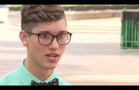 Watch: Georgetown University finanziert das Studium eines schwulen Studenten