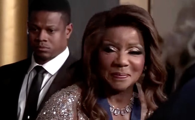 Watch: Gloria Gaynor nahm die Kennedy Center Honors von Trump entgegen