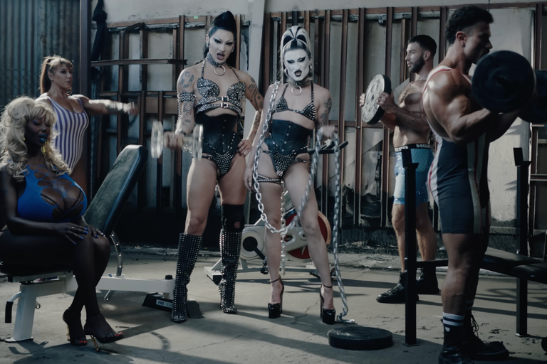 Watch: Gottmik und Violent Chachki melden sich musikalisch zu Wort