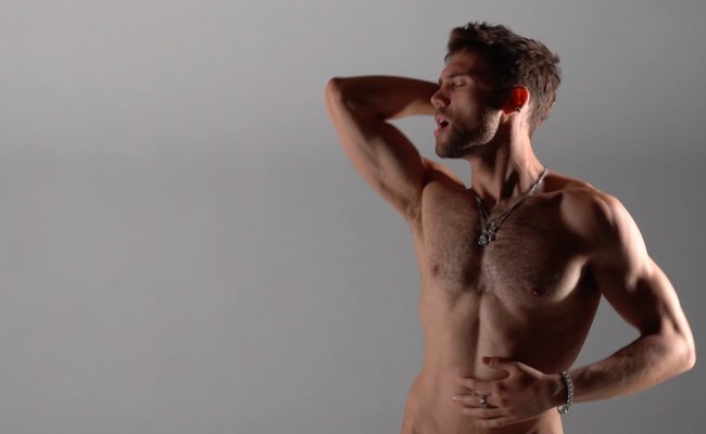 Watch: Grant Knoche zieht für Stripped blank...