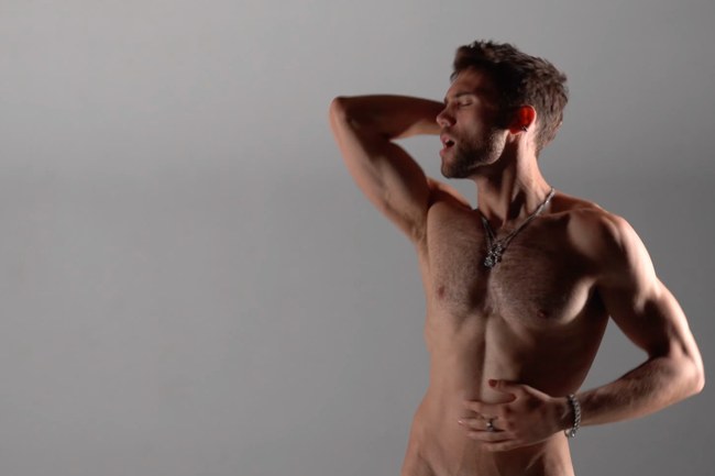 Watch: Grant Knoche zieht für Stripped blank...