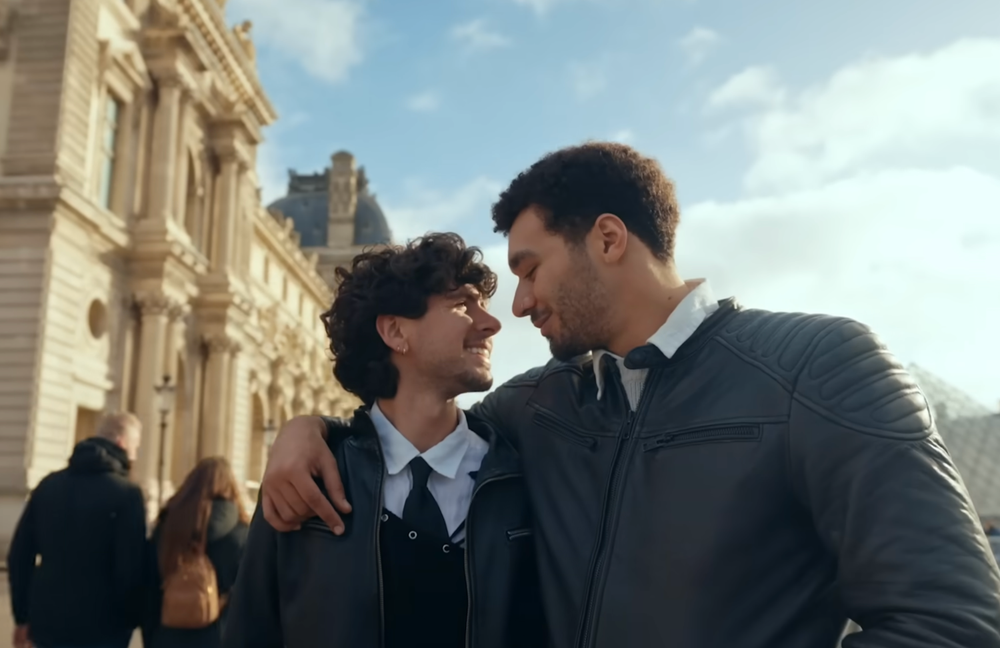 Watch: Grindr: Host or Travel gibt Dir die besten Tipps für ein Paris-Weekend