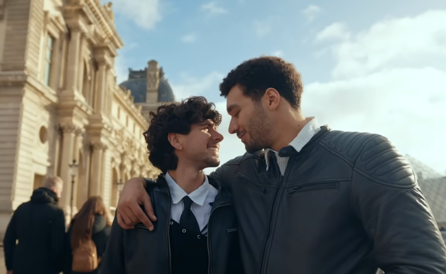 Watch: Grindr: Host or Travel gibt Dir die besten Tipps für ein Paris-Weekend