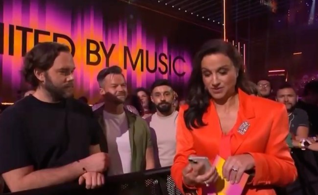Watch: Grindr Messages live bei Eurovision-Übertragung