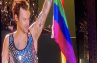 Watch: Harry Styles hilft Gay beim Coming Out - im Wembley