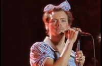 Watch: Harry Styles performt als Dorothy von The Wizard Of Oz
