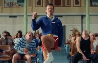 Watch: Harry Styles und seine short Short Shorts...