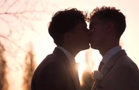 Watch: Heartstopper-Star teilt die ersten Bilder seiner Hochzeit